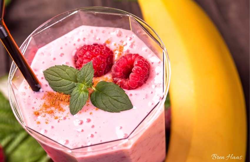 Delicious Fruity Banana and Raspberry Smoothie Recipe
