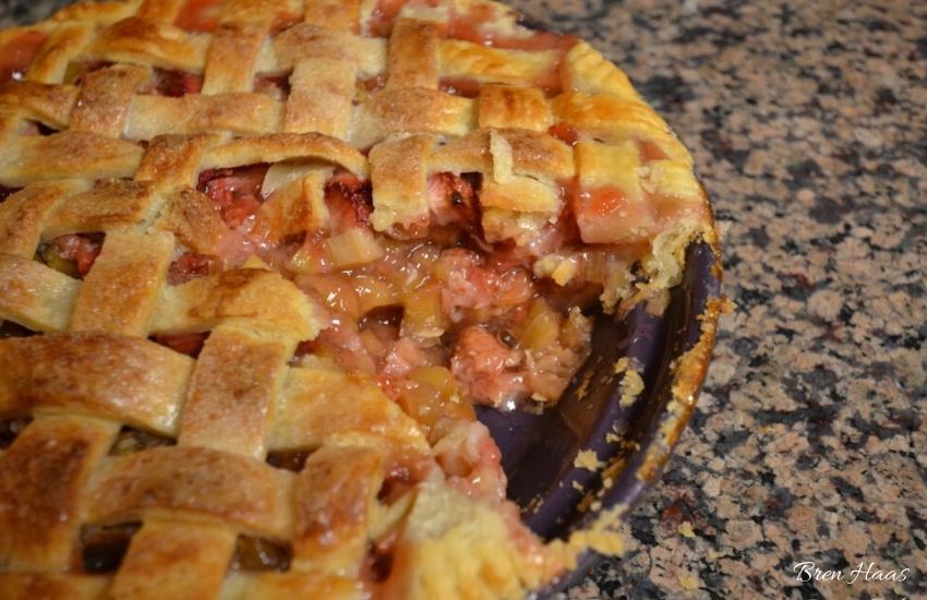 Grandmas’ Rhubarb Strawberry Pie Recipe