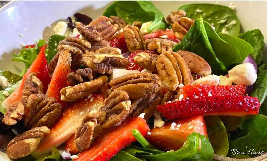 Strawberry Spinach and Toasted Pecan Salad Recipe